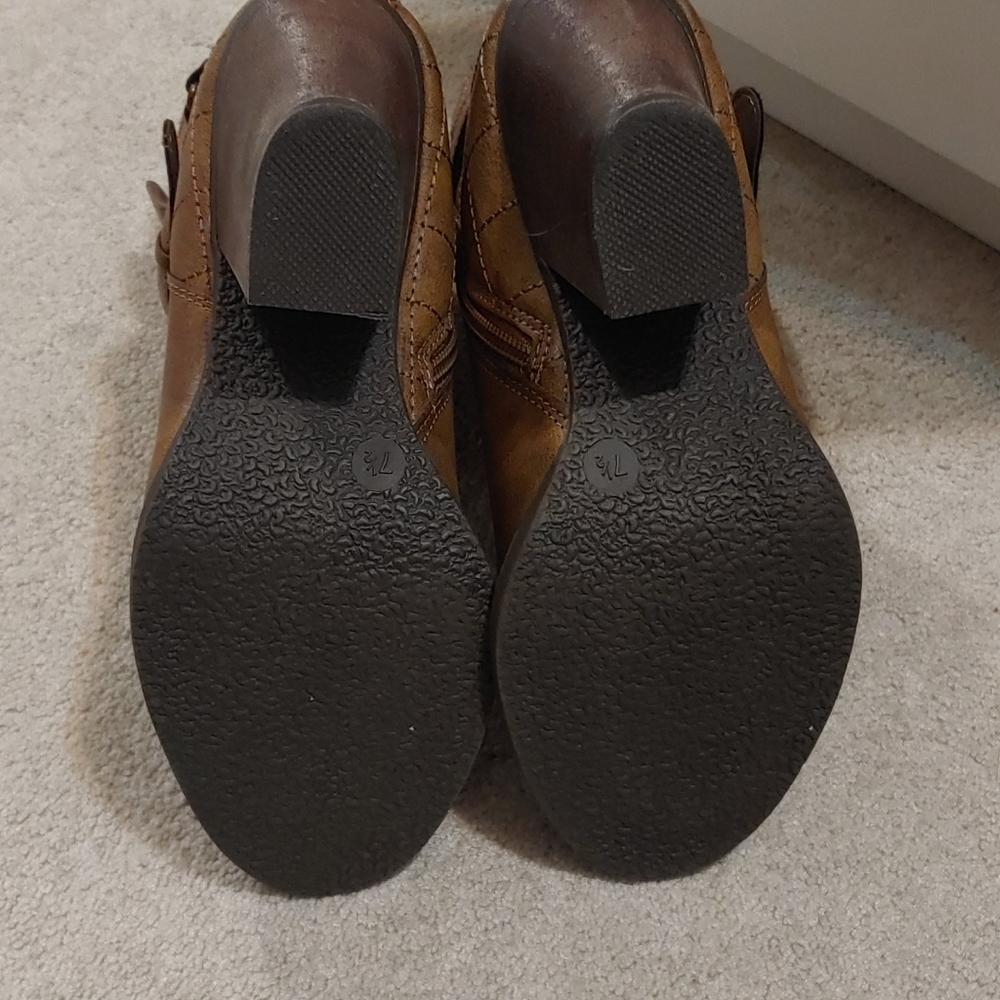 Boots - Picture 3 of 3